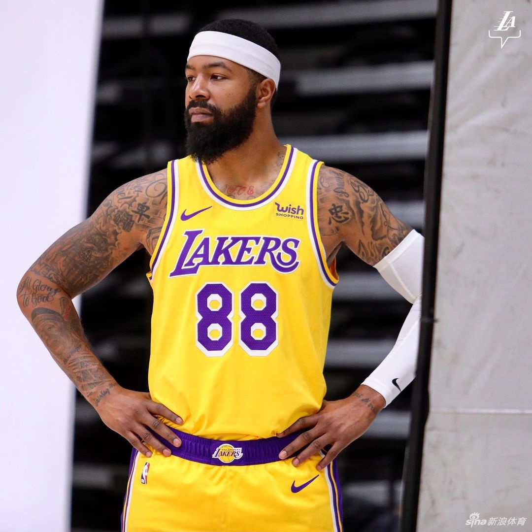 湖人队拍摄新赛季写真花絮 詹姆斯引领卫冕冠军