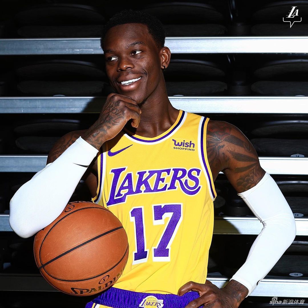 湖人队拍摄新赛季写真花絮 詹姆斯引领卫冕冠军