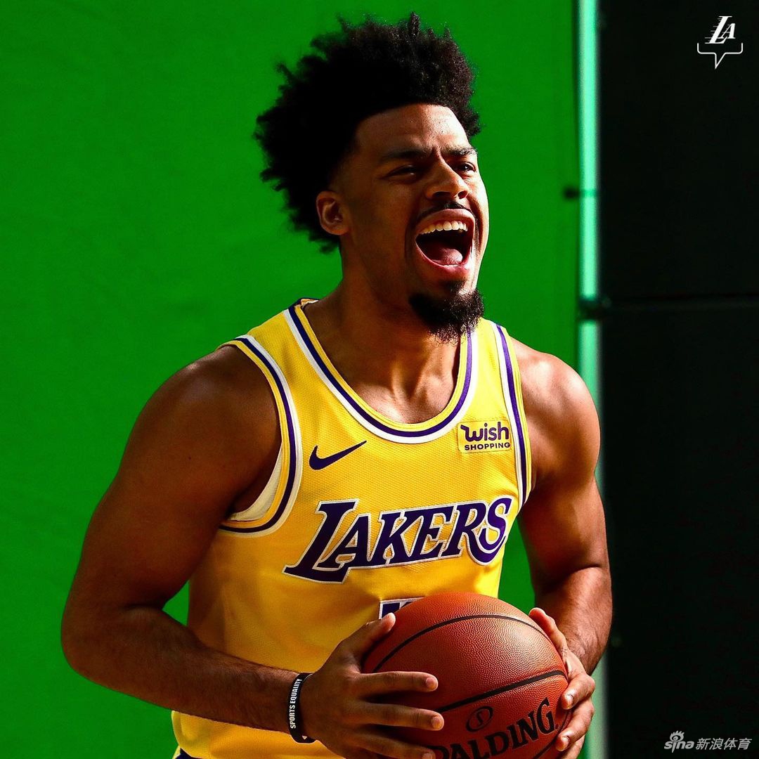 湖人队拍摄新赛季写真花絮 詹姆斯引领卫冕冠军