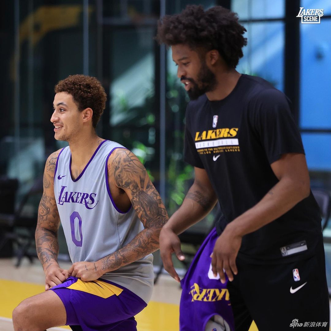 湖人进行新赛季开始前最后一练 詹姆斯笑等揭幕战