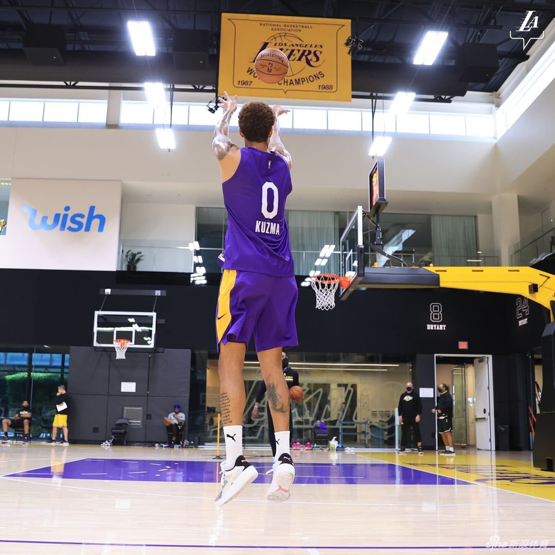 湖人进行新赛季开始前最后一练 詹姆斯笑等揭幕战