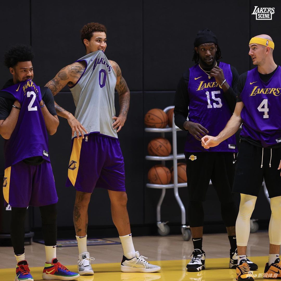 湖人进行新赛季开始前最后一练 詹姆斯笑等揭幕战