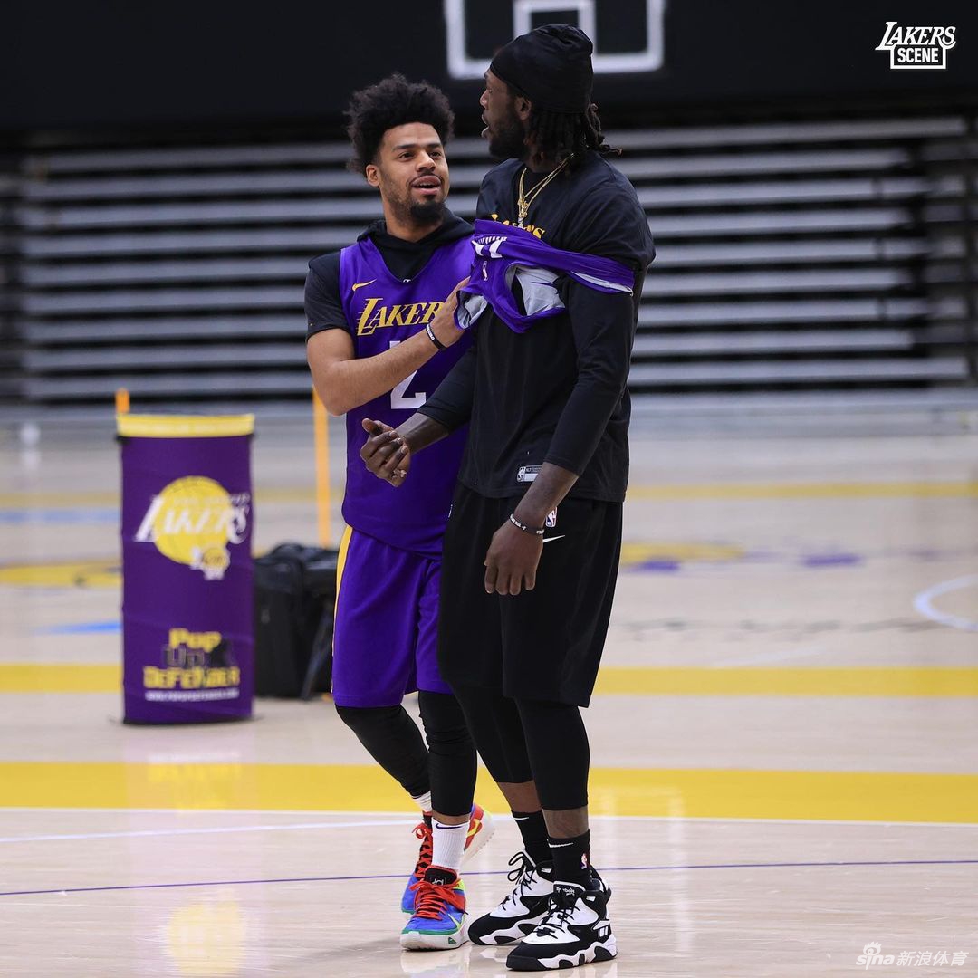 湖人进行新赛季开始前最后一练 詹姆斯笑等揭幕战