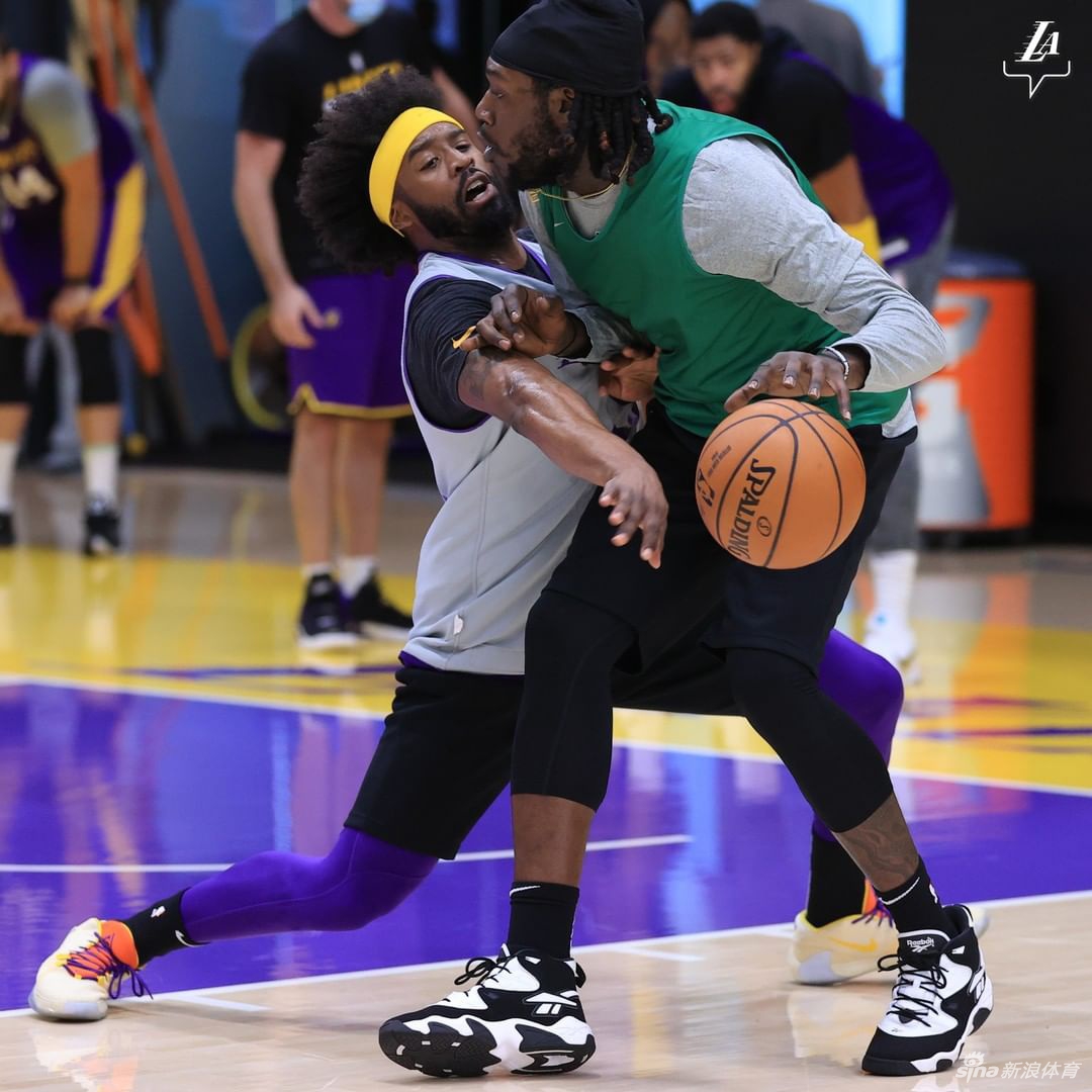 湖人进行新赛季开始前最后一练 詹姆斯笑等揭幕战