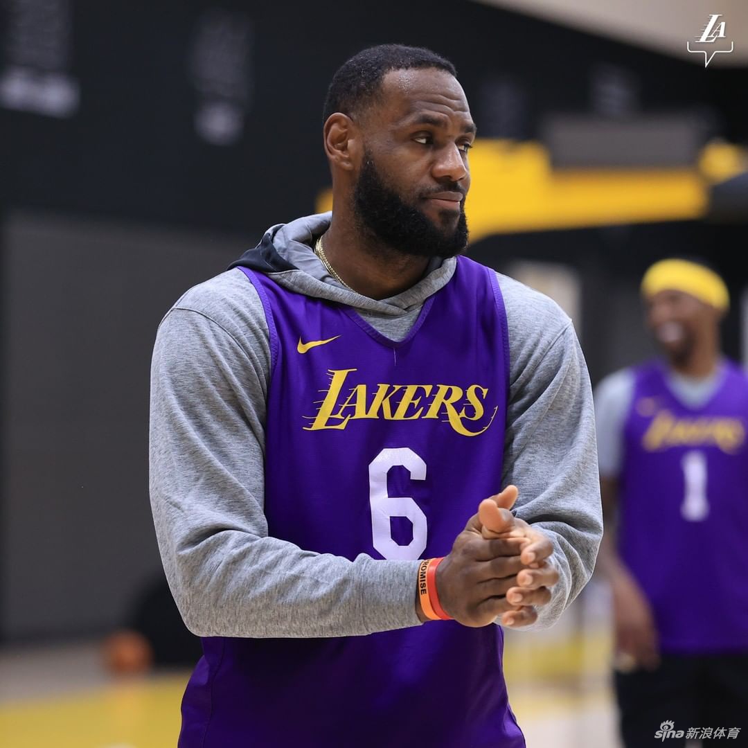 湖人进行新赛季开始前最后一练 詹姆斯笑等揭幕战