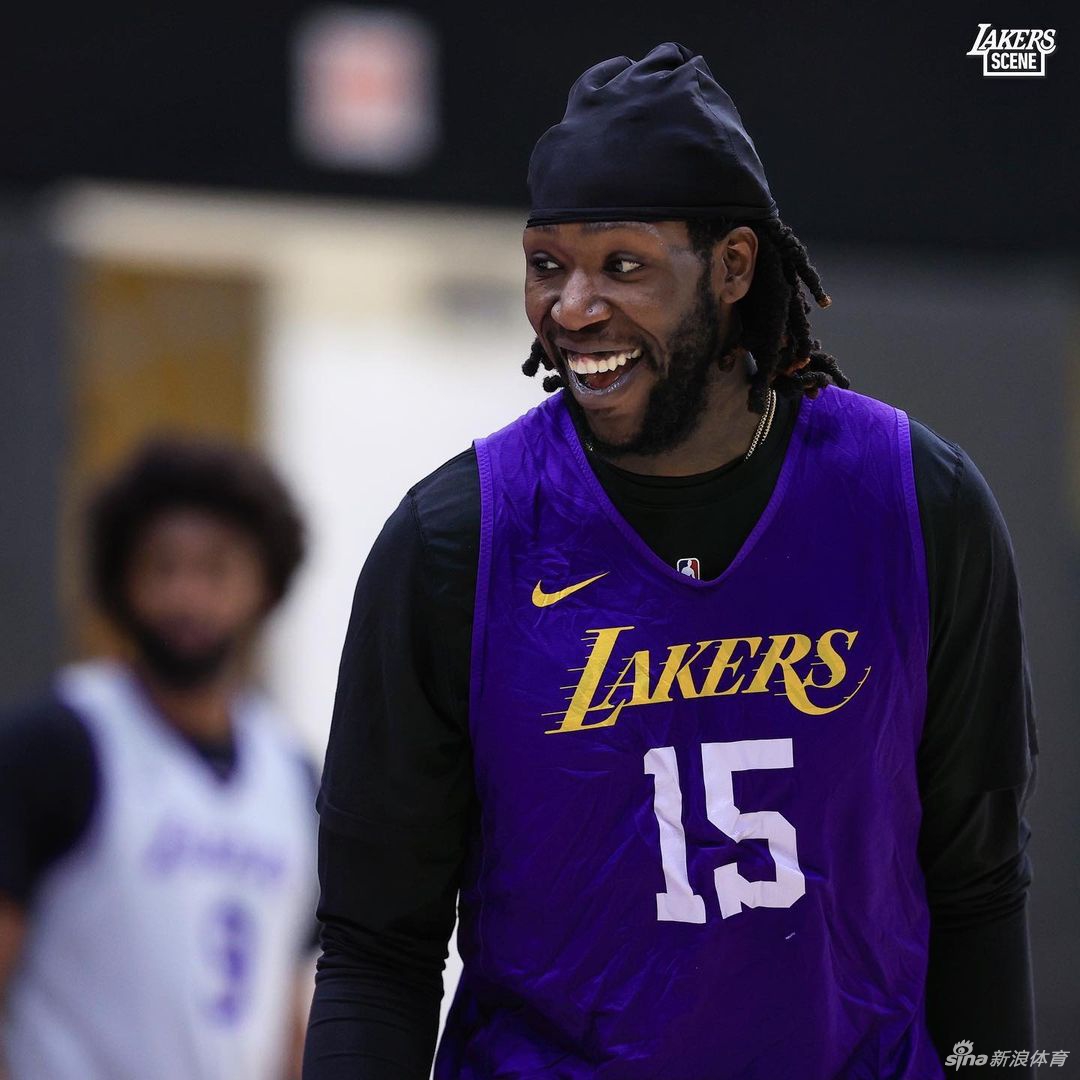 湖人进行新赛季开始前最后一练 詹姆斯笑等揭幕战