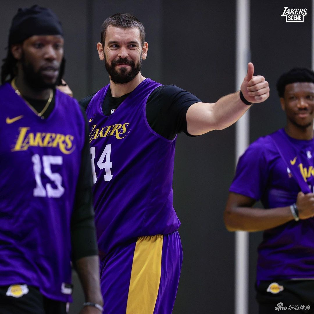 湖人进行新赛季开始前最后一练 詹姆斯笑等揭幕战