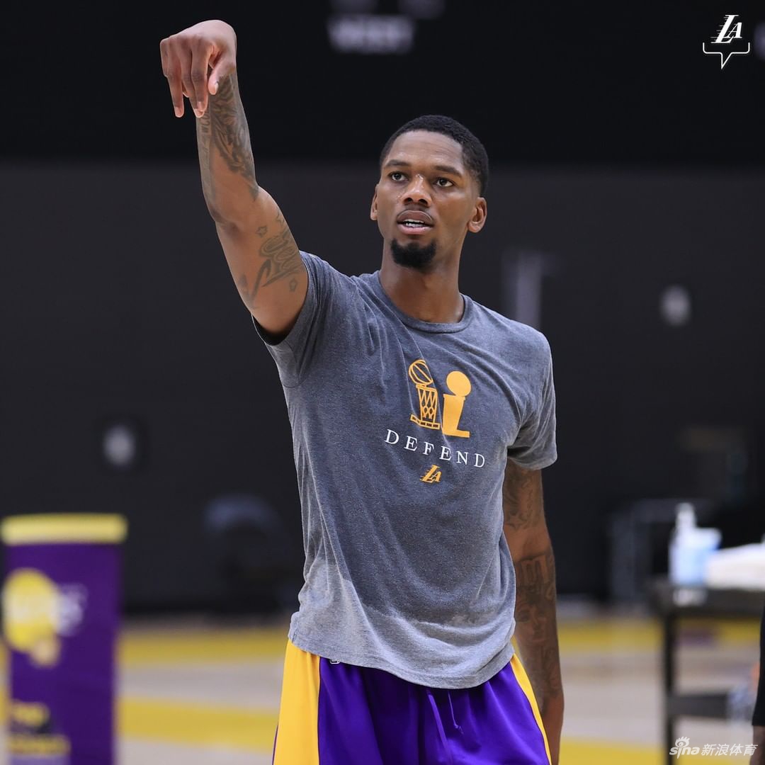 湖人进行新赛季开始前最后一练 詹姆斯笑等揭幕战