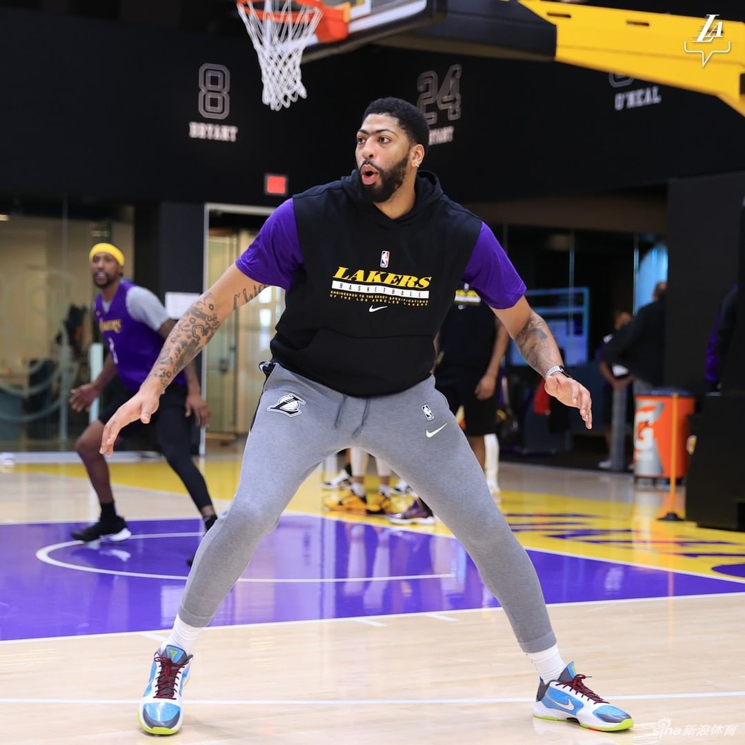 湖人进行新赛季开始前最后一练 詹姆斯笑等揭幕战