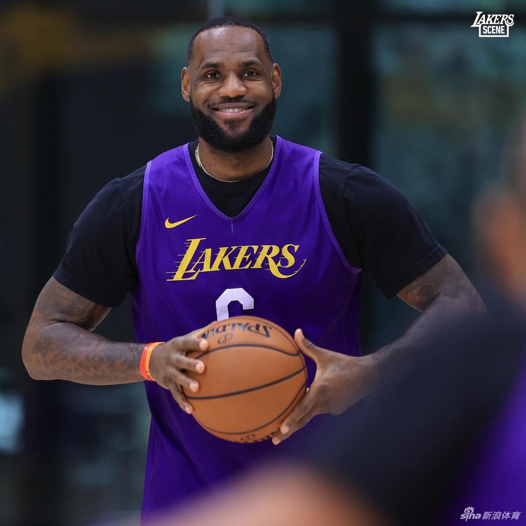 湖人训练备战圣诞大战 詹姆斯：我从未缺席