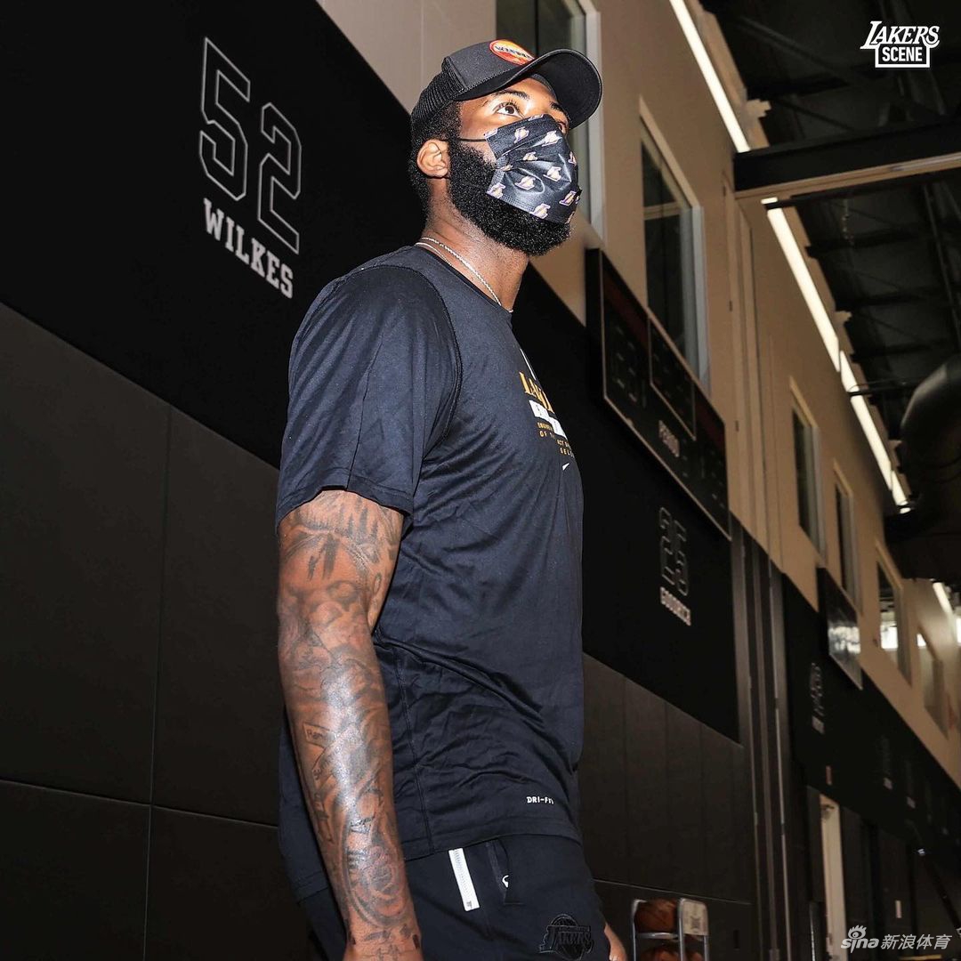 庄神初次感受湖人训练馆：很激动能和詹姆斯同队