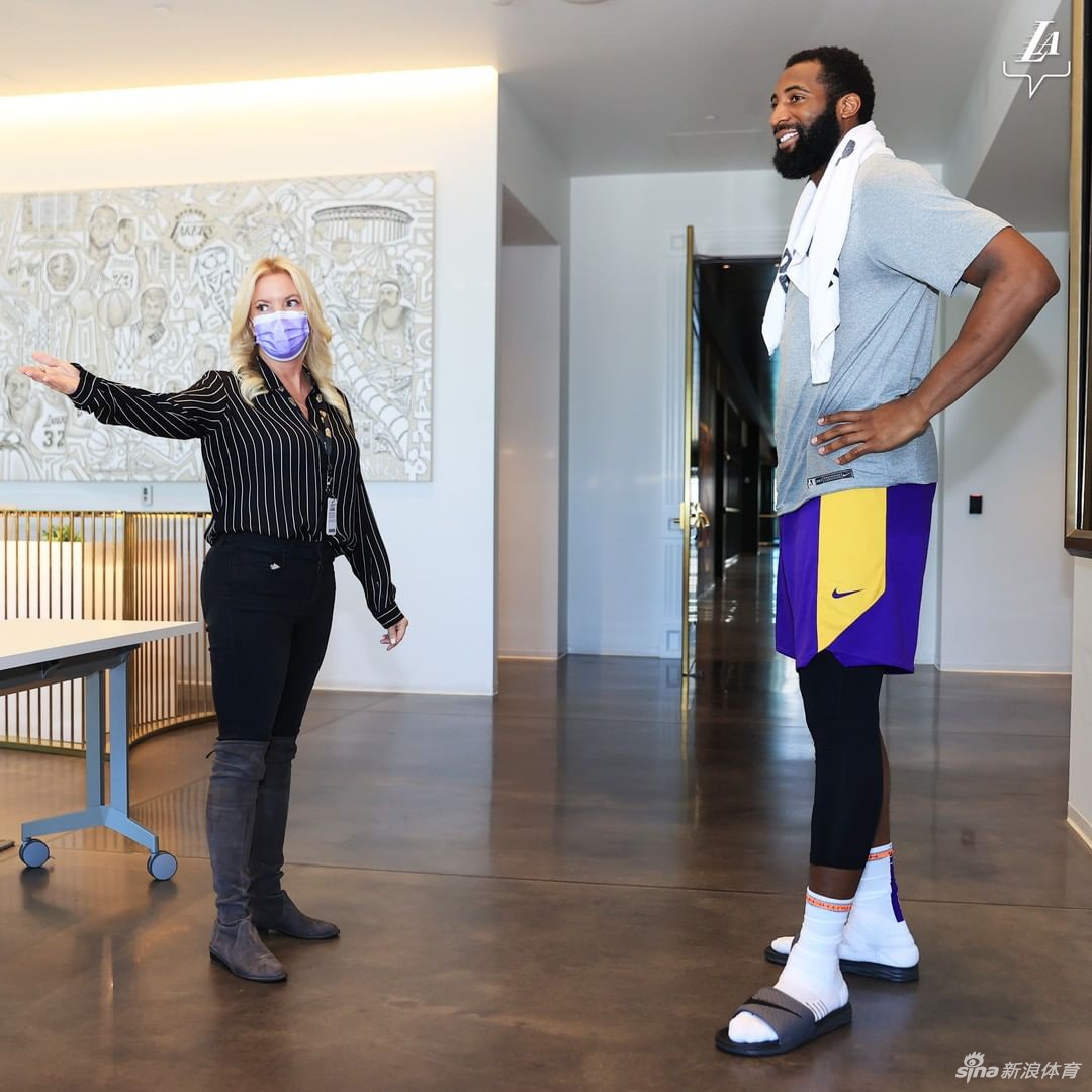 庄神初次感受湖人训练馆：很激动能和詹姆斯同队