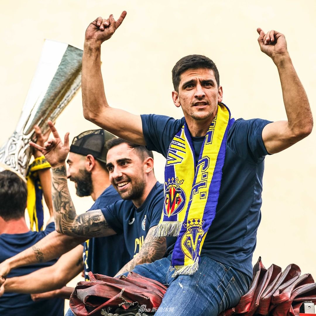 比利亚雷亚尔巡游庆祝夺得欧联杯