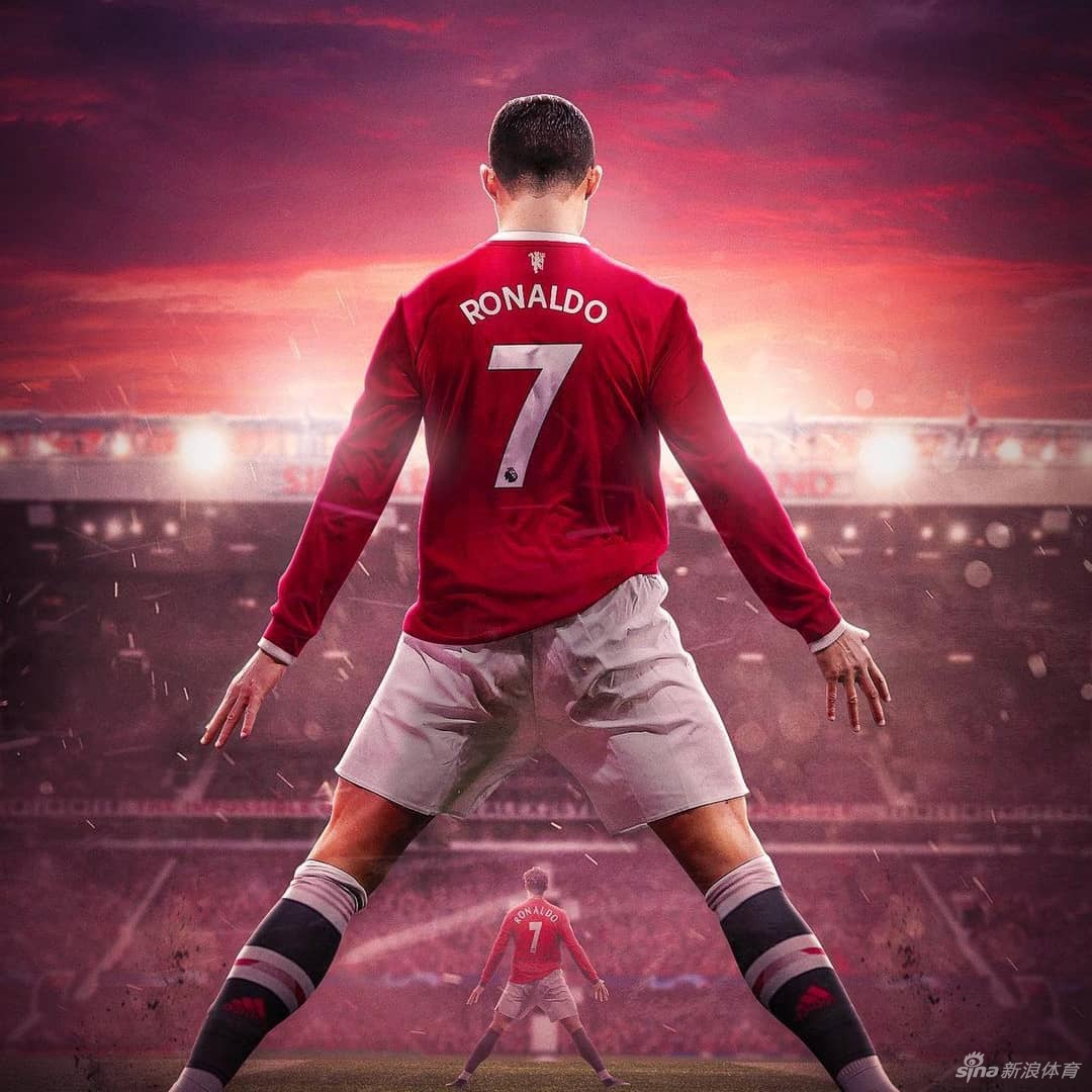 C罗拍摄曼联球衣官方写真 号码仍是未知数