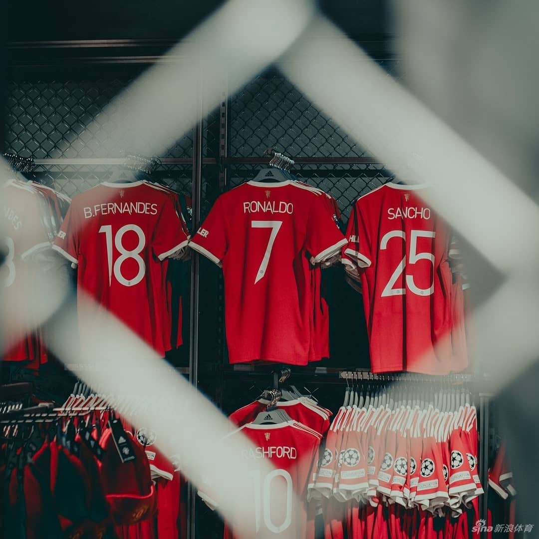 曼联官方宣布C罗将穿7号球衣
