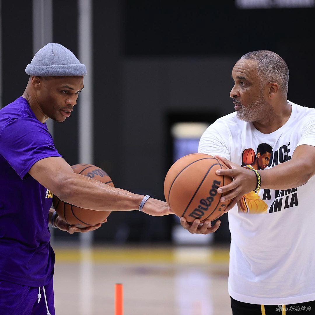 湖人核心合体！詹皇威少一起训练