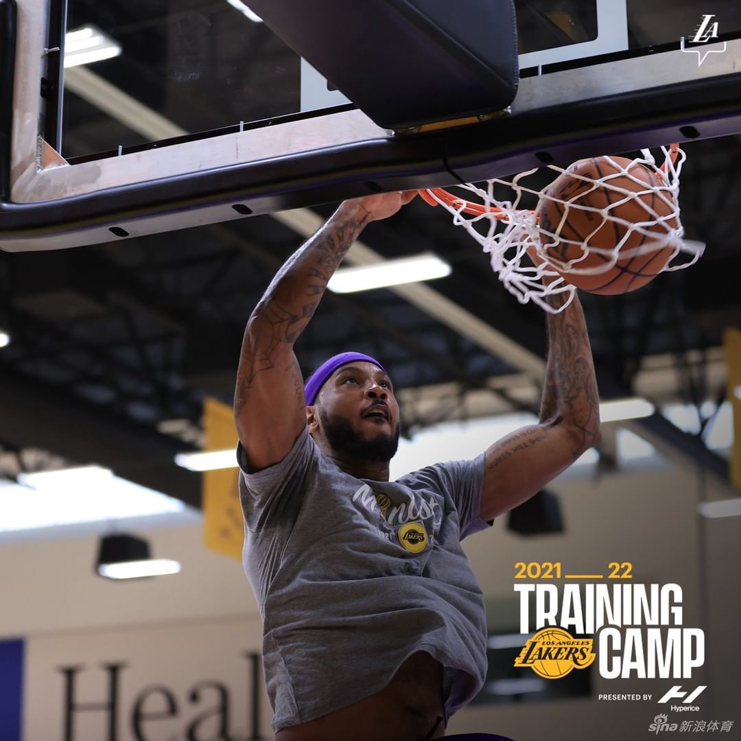 湖人队开启新赛季训练营 詹姆斯引领群星
