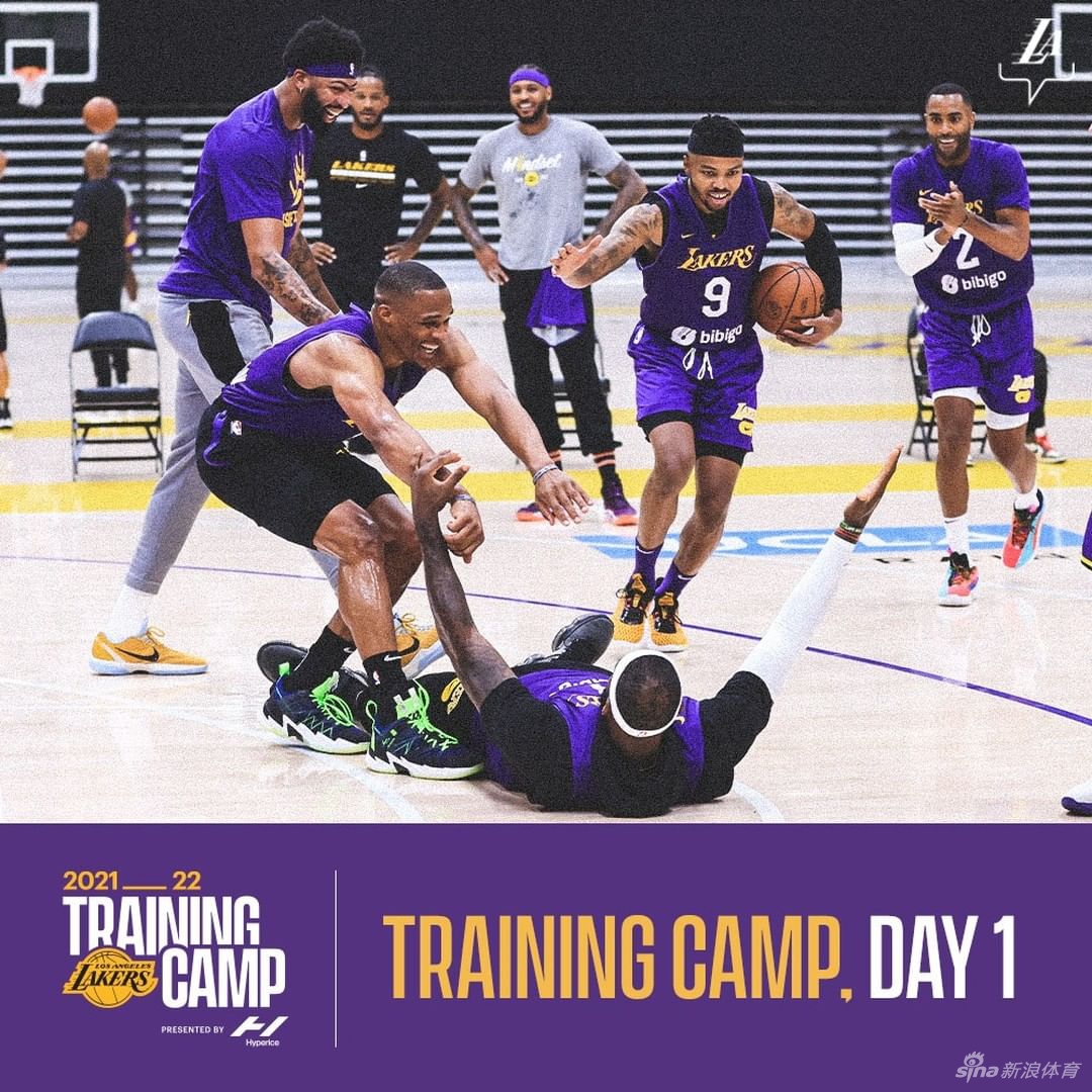 湖人队开启新赛季训练营 詹姆斯引领群星