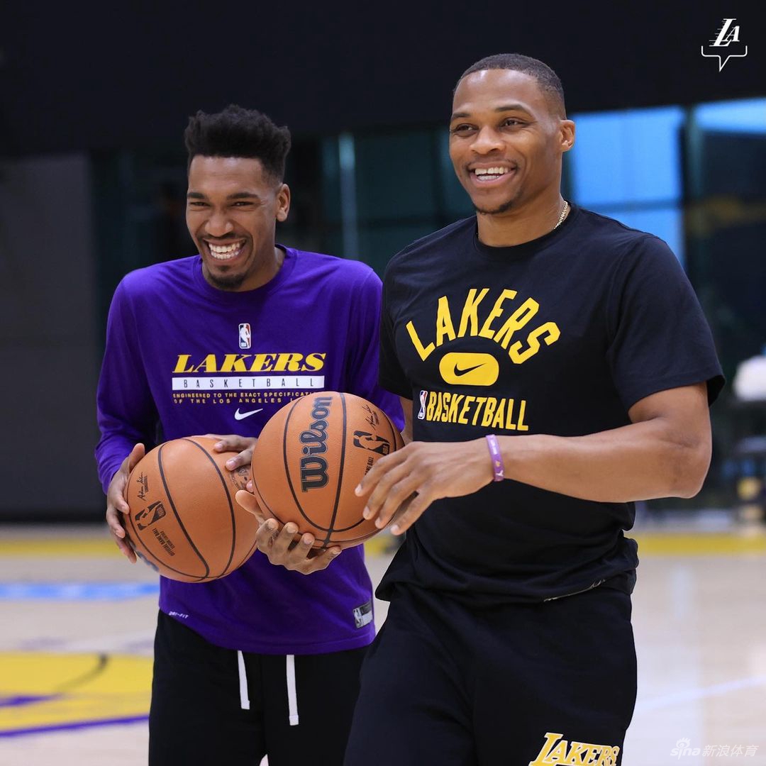 湖人全员训练迎接NBA新赛季到来