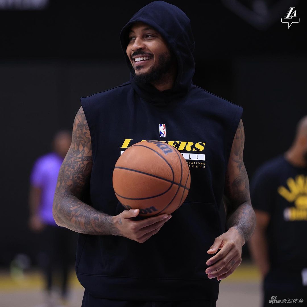 湖人全员训练迎接NBA新赛季到来