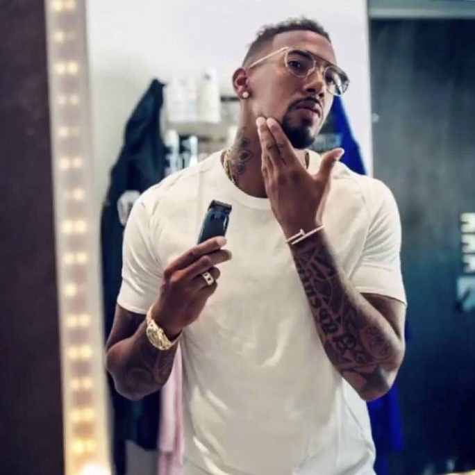 时尚潮男博阿滕拍剃须刀广告