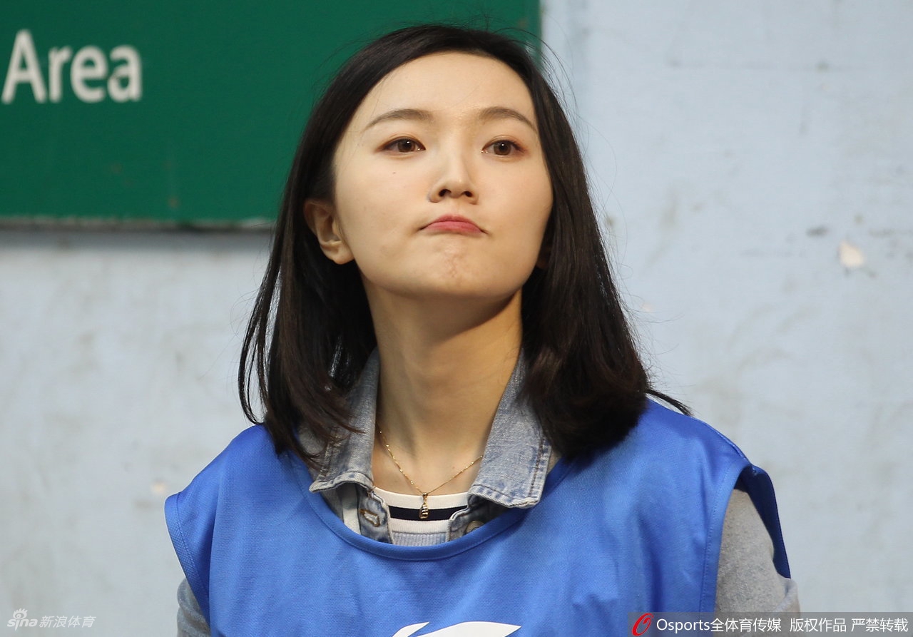 妇女能顶半边天！女记者实力与颜值并存