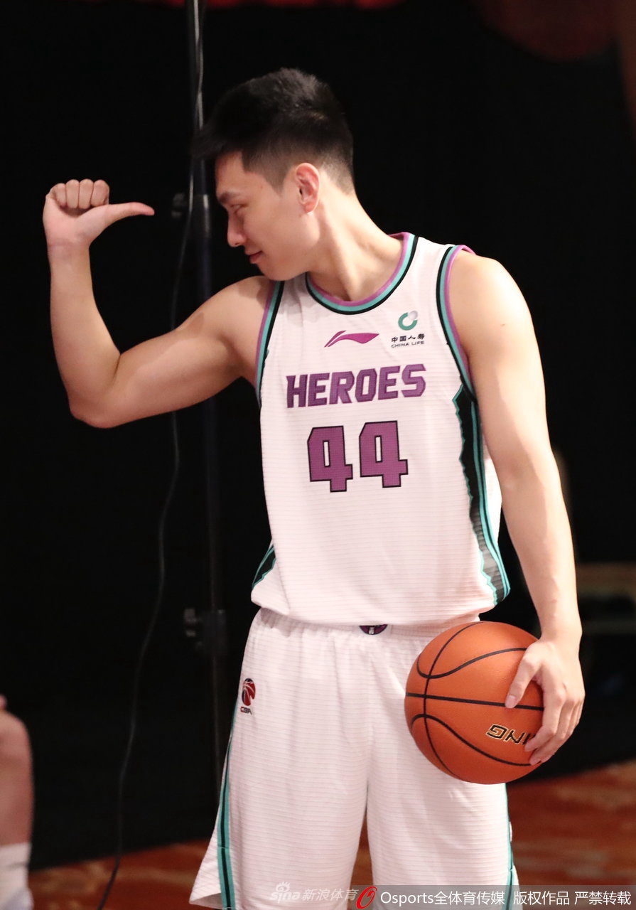 山东高速队官方写真拍摄花絮 丁彦雨航正式回归