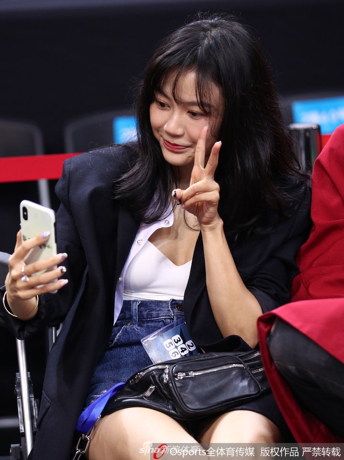 CBA新赛季首轮各地女球迷精选