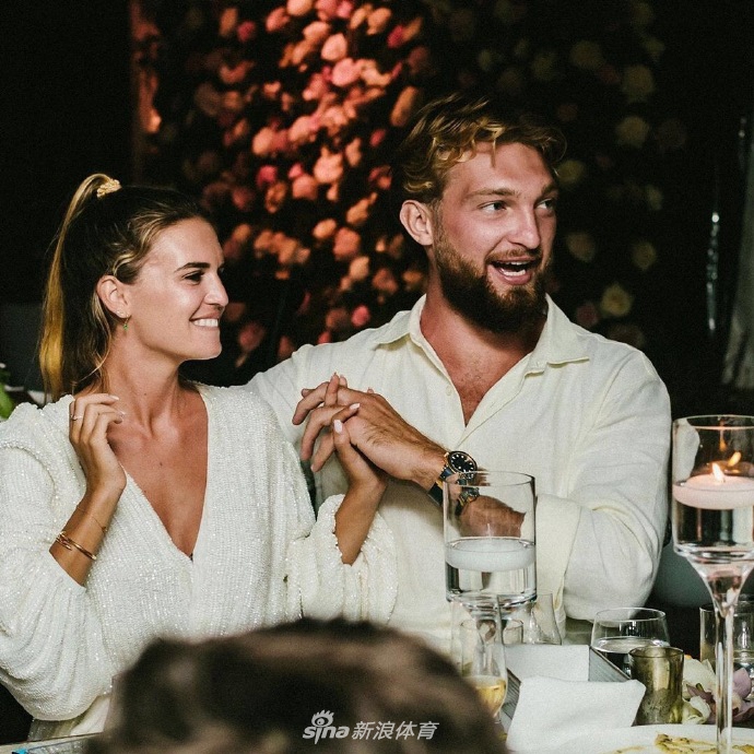 祝福！小萨博尼斯向女友求婚成功