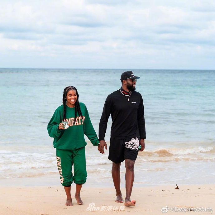 韦德晒照秀恩爱：和你待在一起我感觉自己充满了无限能量