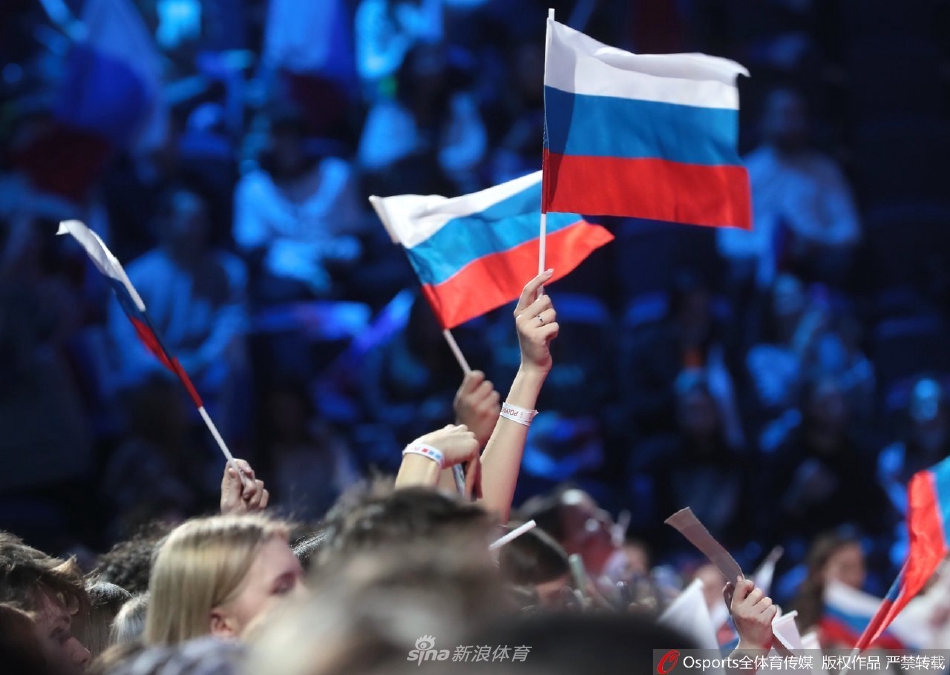 俄罗斯举行盛大仪式欢迎冬奥团归国