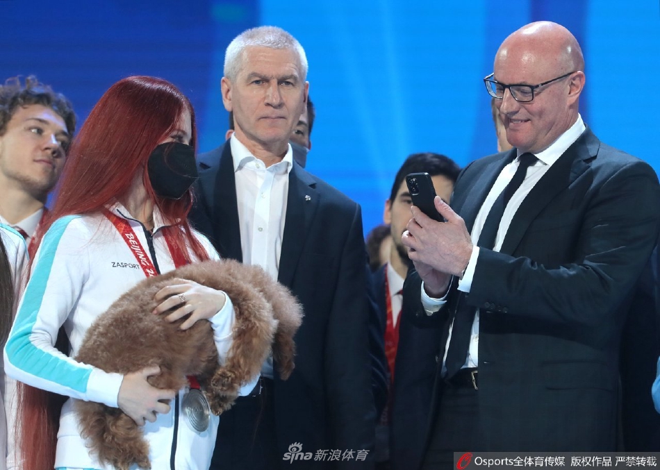 俄罗斯举行盛大仪式欢迎冬奥团归国