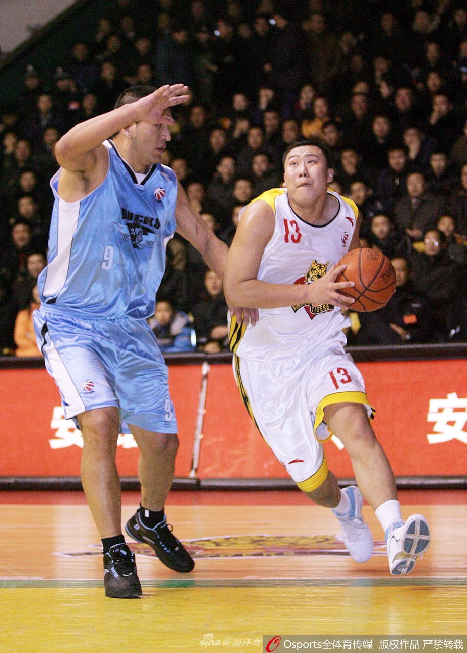 网红教练王晗爆火 球员时代的“胖胖虎”