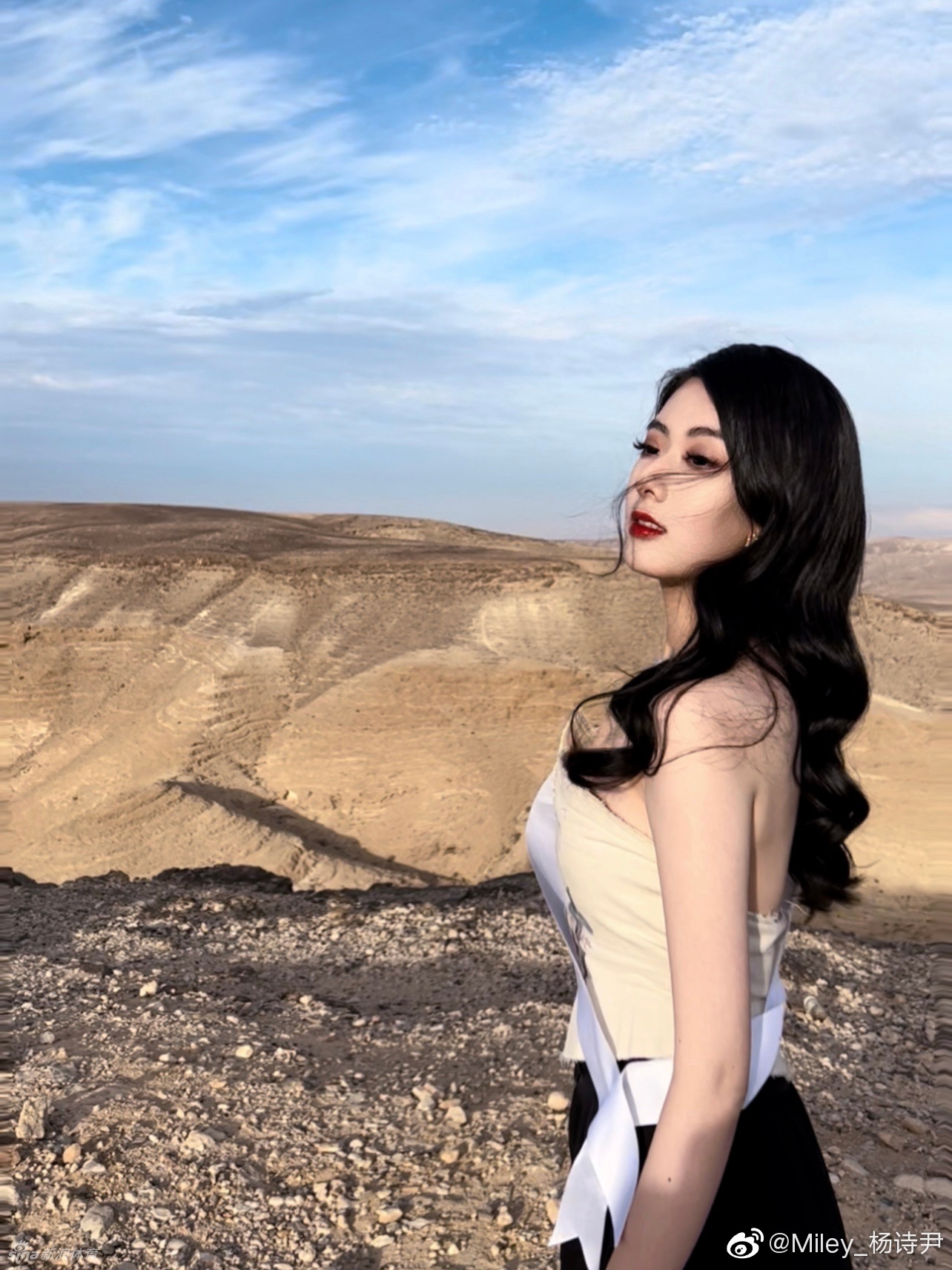 中国环球小姐冠军场边观战CBA比赛