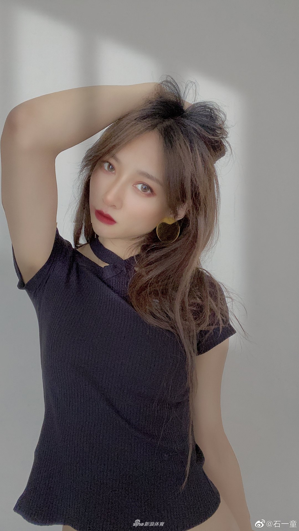 篮球界关晓彤深夜发自拍美图 甜美可人颜值出众