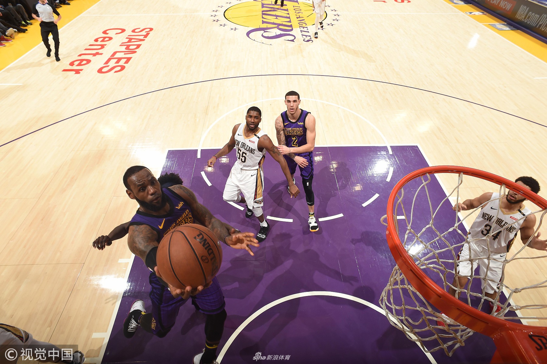 詹姆斯贡献三双