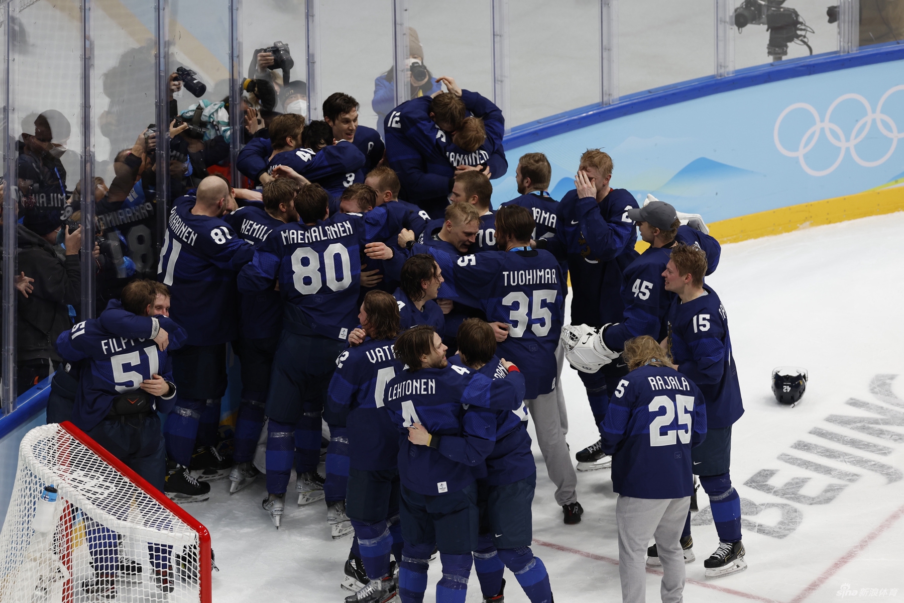 男子冰球芬兰2-1战胜俄罗斯 历史首夺金牌