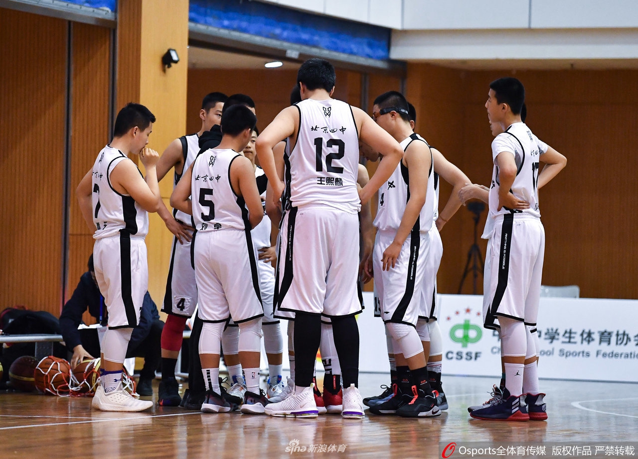 王治郅儿子出战u15比赛 15岁身高205有点胖