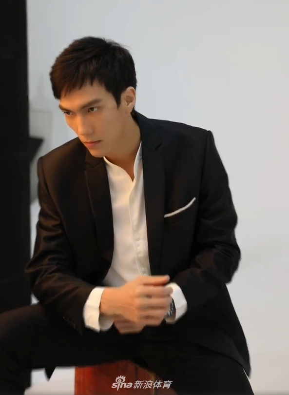 有型！国家田径队队员王宇晒帅照