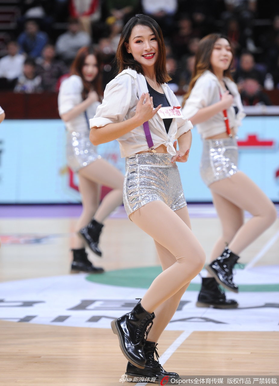 CBA季后赛1/4决赛拉拉队美女热舞2