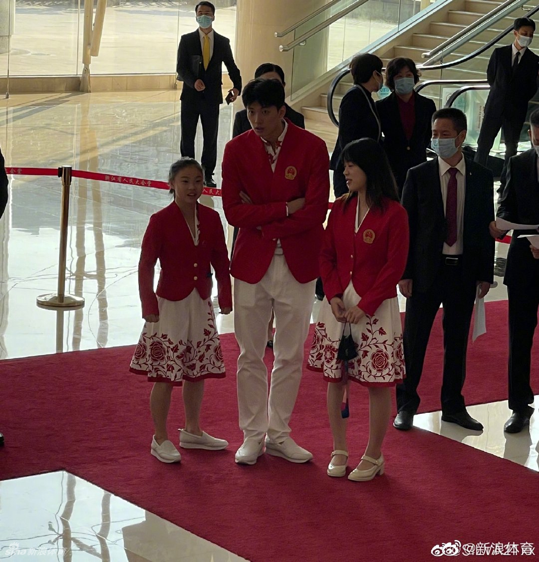 杨倩管晨辰汪顺出席浙江奥运全运表彰大会