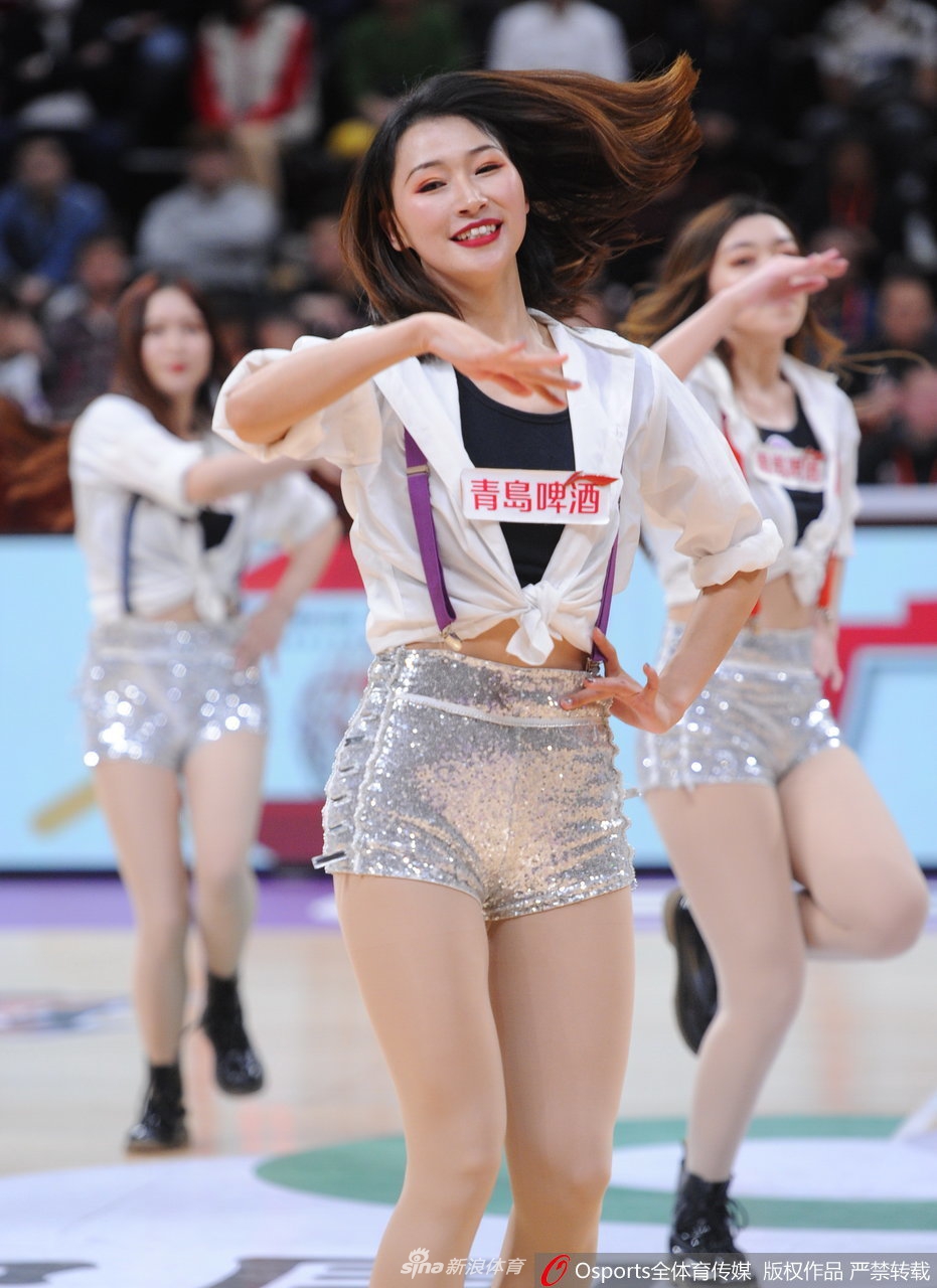 CBA季后赛1/4决赛拉拉队美女热舞2