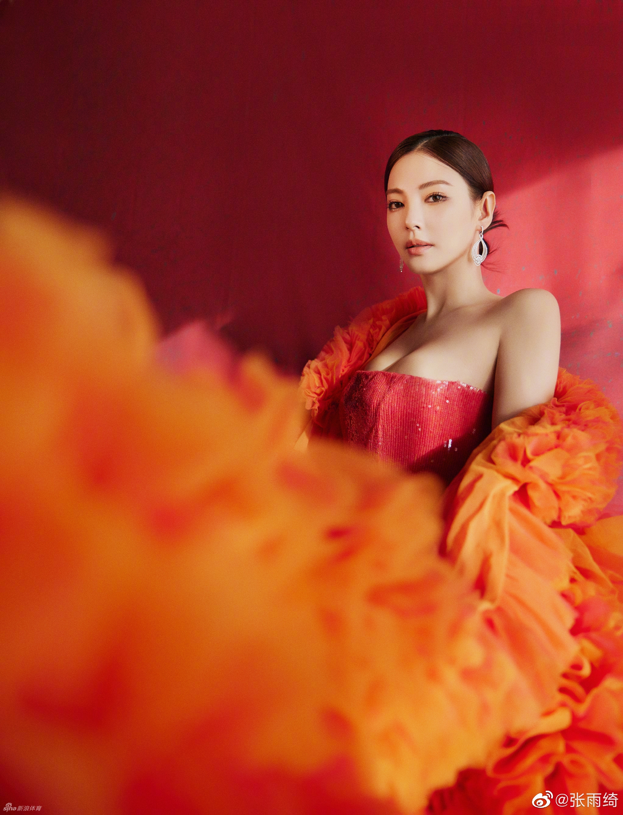 女星张雨绮微博晒健身照：被自己帅到