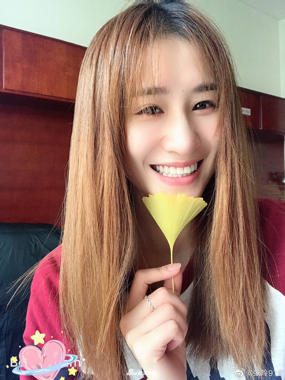 艺体六美之张羚 撸猫自拍心情佳