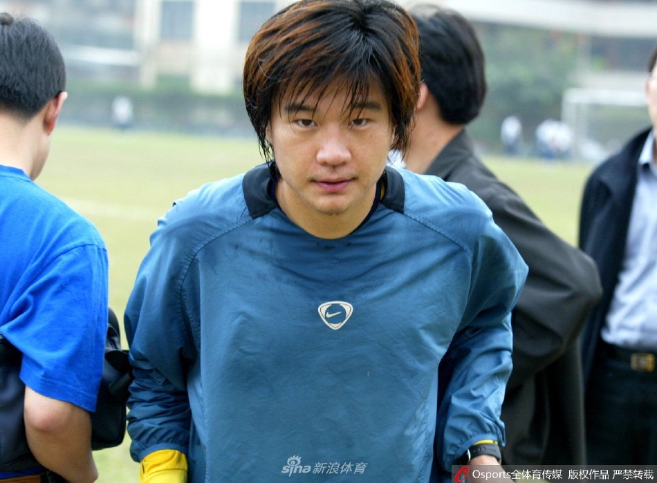 李金羽45岁生日快乐 回顾匆匆那年青涩照