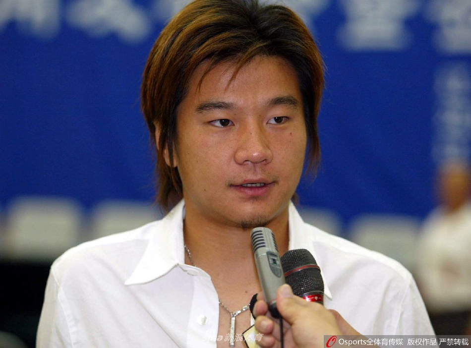 李金羽45岁生日快乐 回顾匆匆那年青涩照