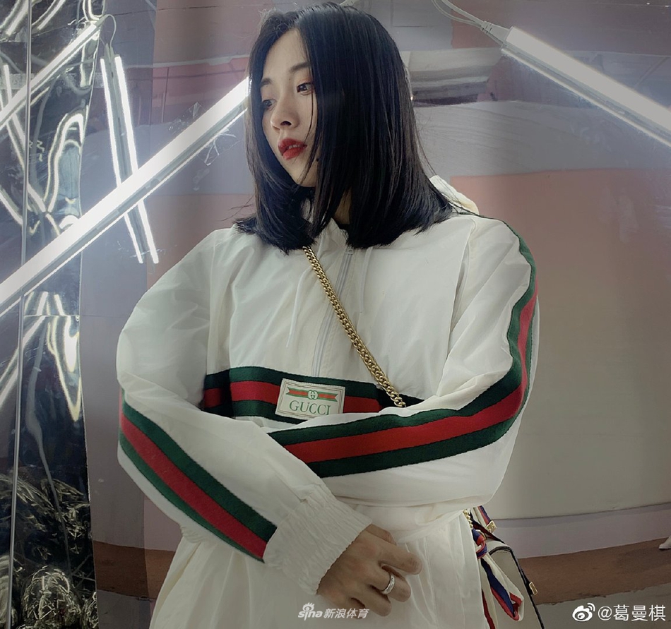 最美田径冠军葛曼琪晒美照 时尚靓丽气质迷人