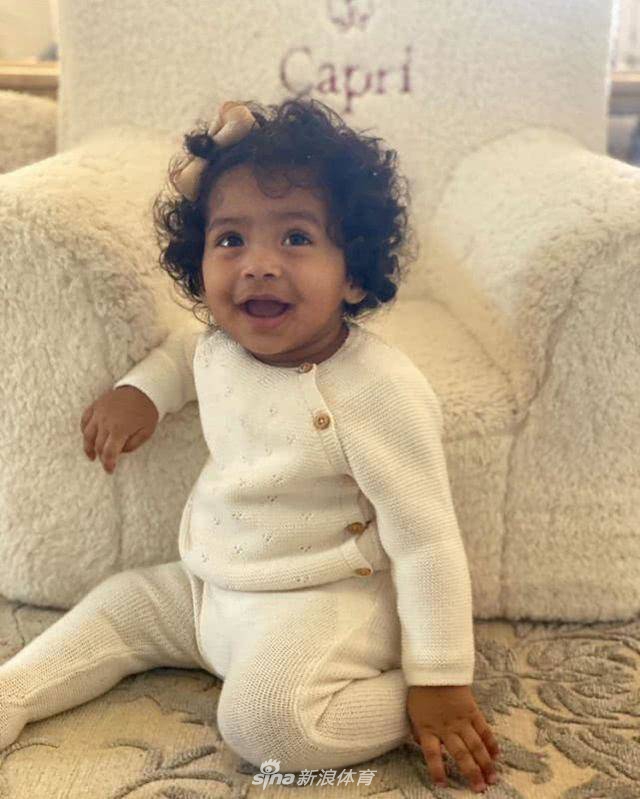 瓦妮莎晒旧照为小女儿庆周岁生日 隔空思念科比令人心酸