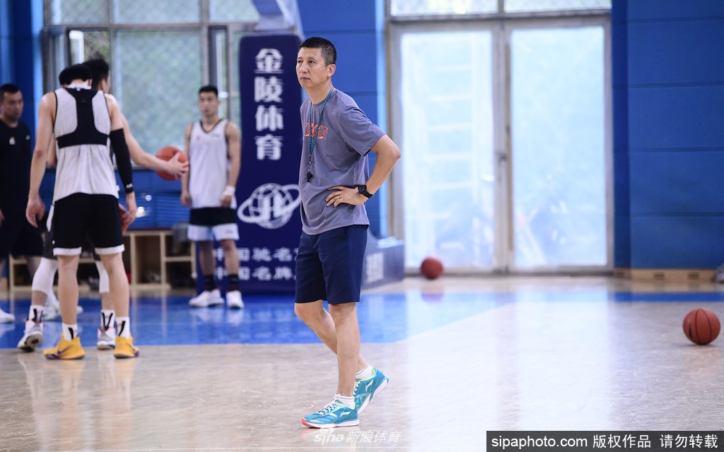 CBA复赛：辽宁男篮公开训练