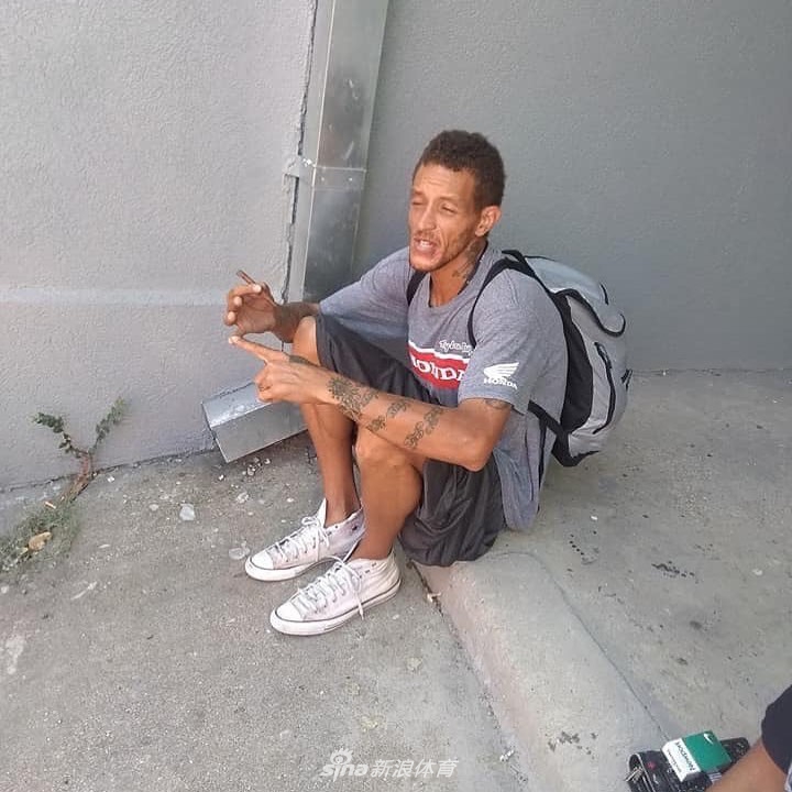 韦斯特沦落街头